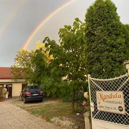 Mandula Haz *